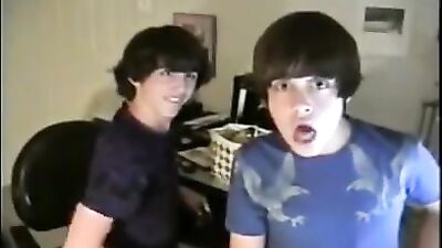 Tra-la-las Gay Music Web-Cam Party: A Funny and Lively Experience!