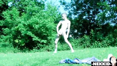 Outdoor Adventures: Sunny Day Wanking Heat