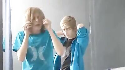 Blonde Amateur Jack-off Duo