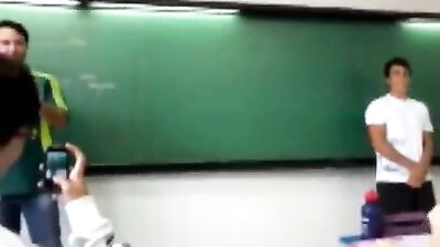 Straight Muscle Hottie Big Dick! Gay Porn Video