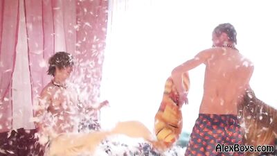 Florian & Gary Pillow Fight - Action Revenge!