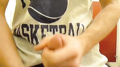 He Knows How 2 Jerk: Amateur Gay Porn Video