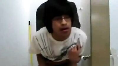 Young and Wild: Amateur Boys Fucking Action