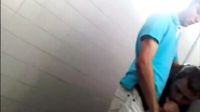 Gangbang in the Toilet - Amateur Blowjobs!