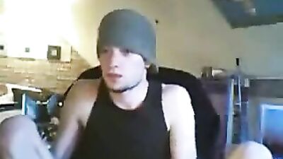 Jerking Off Amateur Hotty: Ultimate Gay Porn Experience