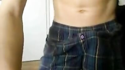 Young Twink On Cam: Amateur Gay Porn Video!