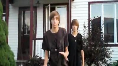 Sexy Twins Jamming with Carly Rae Jepsen!