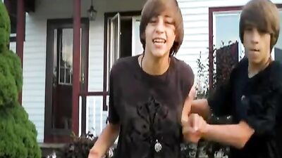 Sexy Twins Jamming with Carly Rae Jepsen!