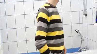 Gay Porn: Soapy Solo Shower Cutie!