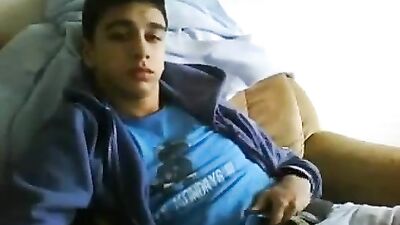 Young Amateur Wanks on Cam: Exploring Gay Porns Newest Star!