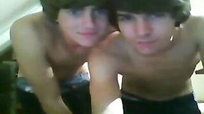 Webcam Cuddles: Amateur Couples Adorable Show