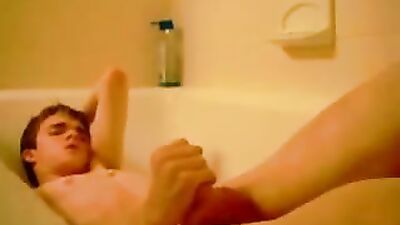 Faceful Cumshot: Twink Bath Adventure
