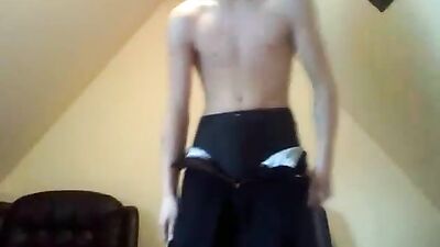 Cumming Cutie: Young Guy Enjoys Himself!