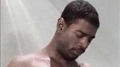 Black Dons Shower Showdown: Two Dongs In The City!