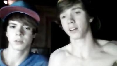 Two Twinks Play on Cam - Web-Cam