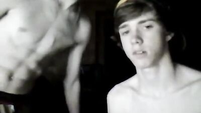 Two Twinks Play on Cam - Web-Cam
