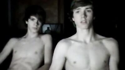 Two Twinks Play on Cam - Web-Cam