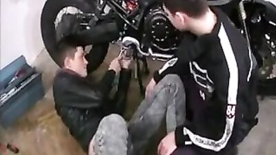 Gay Bareback Asian Porn Fun: Boys Havin A Blast!