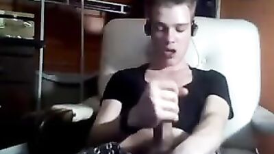 Gay Porn Fountain of Pleasure: Web-Cam Masturbation