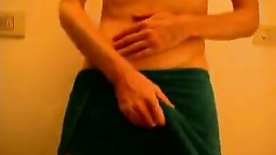 Gay Porn - Boy Wanking in Towel: Gay Straight Boys Rule!