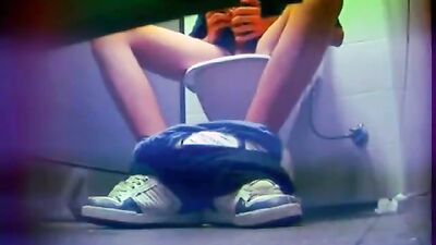 Gay Porn: Amateur Boys Private Masturbation Exposed In School Toilet!