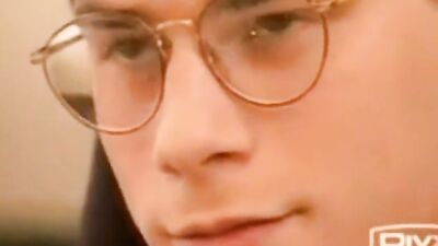 Gay Twink Salon Sex: Amateur Cum Shots and Handjobs