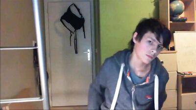 Young Twink Assplay: Cum-Eating and Dildo-Fucking Live Show