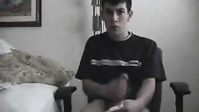 Twink Blows Load into Hanky: Classic Gay Teen Porn