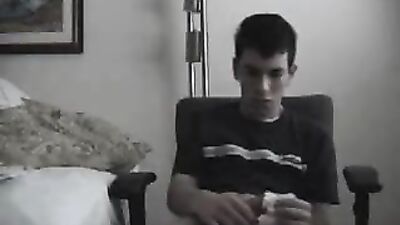 Twink Blows Load into Hanky: Classic Gay Teen Porn