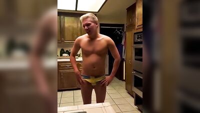 Gay Porn Swimmer Dance in Speedo!