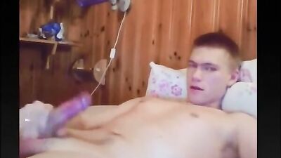 Cute Blond Masturbates: An Amateur Gay Porn Experience