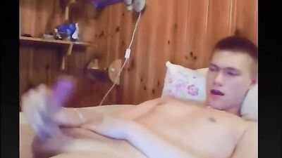 Cute Blond Masturbates: An Amateur Gay Porn Experience