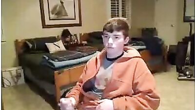 Gay Pole Web-Cam Wanking Adventures: Cutie Explores His Sexy Body!