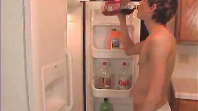 I Get In The Kitchen: Action Gay Porn Video!