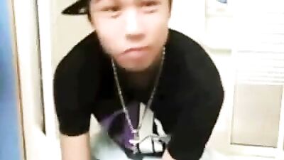 Cute in the bathroom: Gay Cam Show Turns Into Steamy Bathroom Encounter