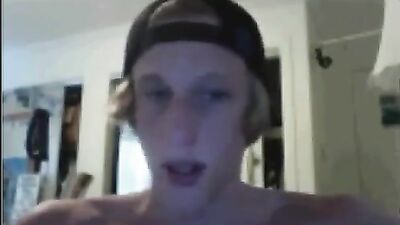 Young cam boy seduces his web audience!