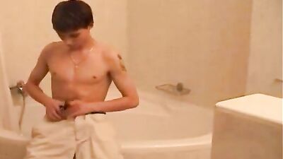 Gay Porn Amateurs in Showers - Happy Ending!