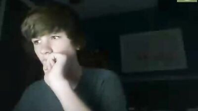 Young stud camming in his home: Exposing raw sexuality!