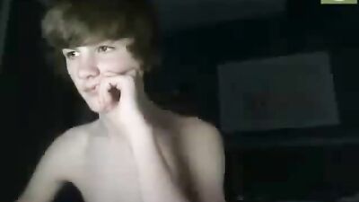 Young stud camming in his home: Exposing raw sexuality!