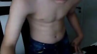 Web-Cam Twink Dicks Revealed: A Gay Porn Video with a Surprising Turn!