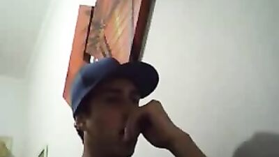 Hot Dude Explores His Wild Side with Web-Cam Wanks!!