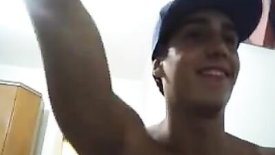 Hot Dude Explores His Wild Side with Web-Cam Wanks!!