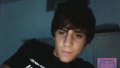 Gay Porn Web-Cam Adventure - Exploring New Heights