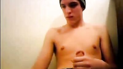 Gay Porn: To Make Me Look Good - Web-Cam Video