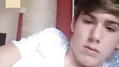 Blonde Beauty: Web Cams Pretty Boy with Beautiful Eyes