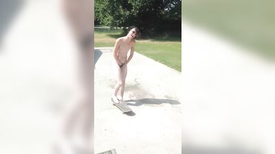 Gay Skaterboys Reveal Their Sexy Bodies