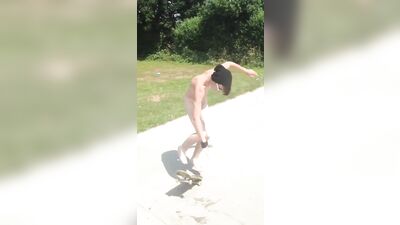 Gay Skaterboys Reveal Their Sexy Bodies
