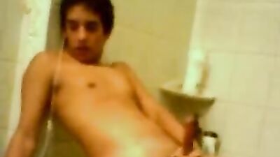 Latino Boy Bathhouse Fantasy: Hot Web-Cam Wanks on Bathtub