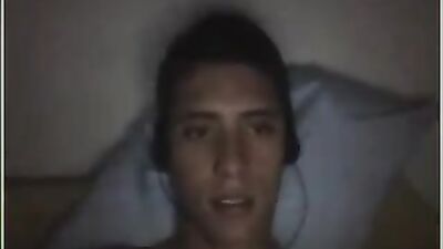 Sexy guy and his headphones - Amateur Porn - Blowjobs & Cumshots