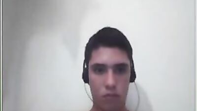 Sexy guy and his headphones - Amateur Porn - Blowjobs & Cumshots